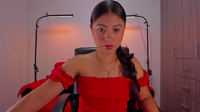 Snapshot of cloy_baby__ chatting on 04/21/26, 11:38 cloy baby online show from 04/21/26, 11:38