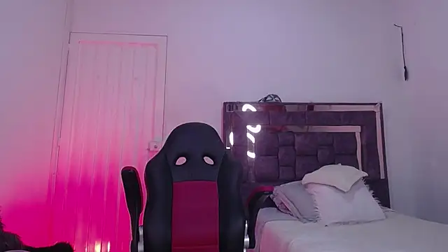 Snapshot of alejandrafitt chatting on 09/11/25, 01:49 alejandrafitt online show from 09/11/25, 01:49