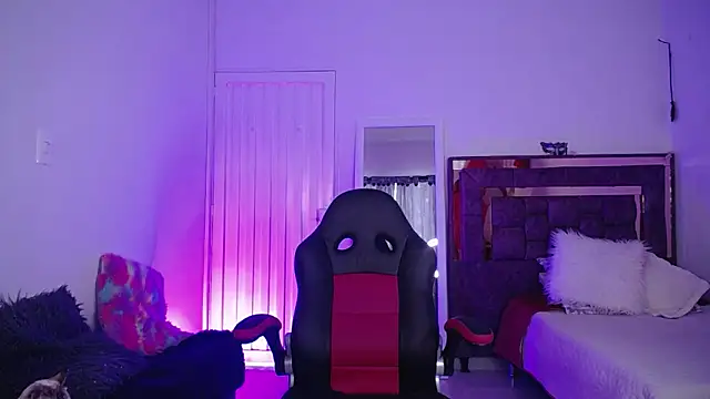 Snapshot of alejandrafitt chatting on 10/21/25, 09:04 alejandrafitt online show from 10/21/25, 09:04