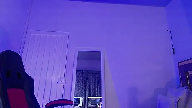 Snapshot of alejandrafitt chatting on 11/20/25, 03:28 alejandrafitt online show from 11/20/25, 03:28