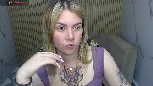 Snapshot of Paula_b_ chatting on 06/25/26, 01:15 Paula b online show from 06/25/26, 01:15