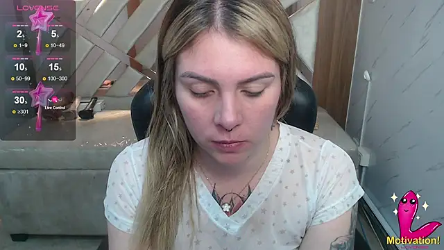 Snapshot of Paula_b_ chatting on 06/27/26, 01:06 Paula b online show from 06/27/26, 01:06