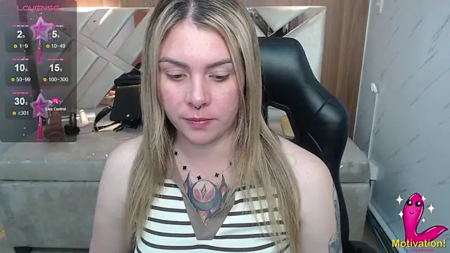 Snapshot of Paula_b_ chatting on 07/04/26, 12:55 Paula b online show from 07/04/26, 12:55