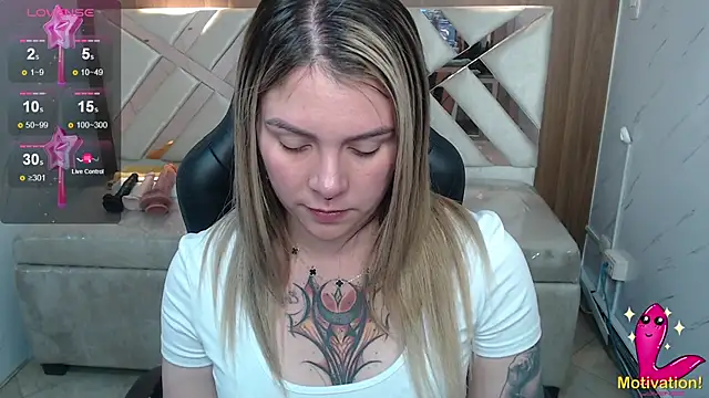 Snapshot of Paula_b_ chatting on 07/08/26, 12:53 Paula b online show from 07/08/26, 12:53