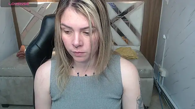 Snapshot of Paula_b_ chatting on 07/13/26, 01:03 Paula b online show from 07/13/26, 01:03