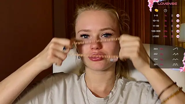 LexieLoree online show from 12/22/24, 07:54