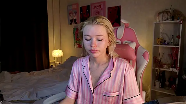 LexieLoree online show from 01/04/25, 03:40