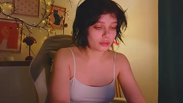 Snapshot of ari_rari chatting on 02/02/25, 01:12 ari rari online show from 02/02/25, 01:12