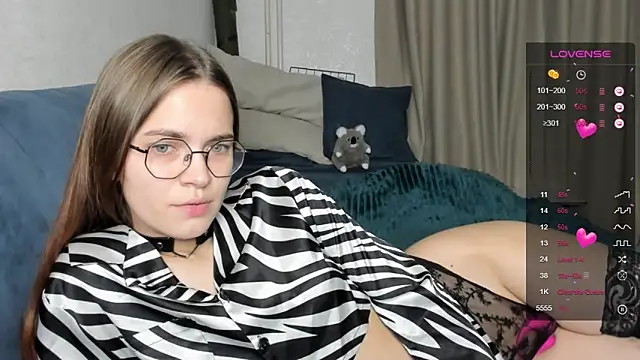 lina haall online show from 12/26/24, 12:59