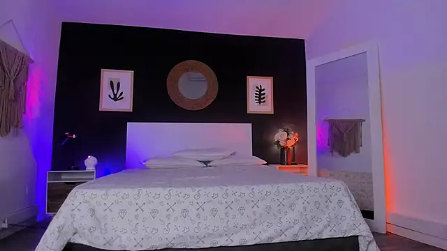 VioletPaket online show from 11/04/25, 11:42