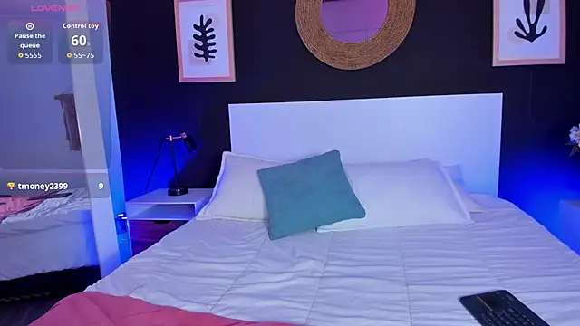 VioletPaket online show from 03/23/26, 12:42