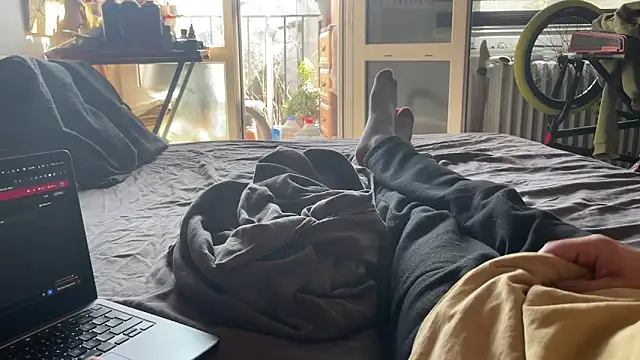 Snapshot of kameray12 chatting on 03/01/25, 08:45 kameray12 online show from 03/01/25, 08:45