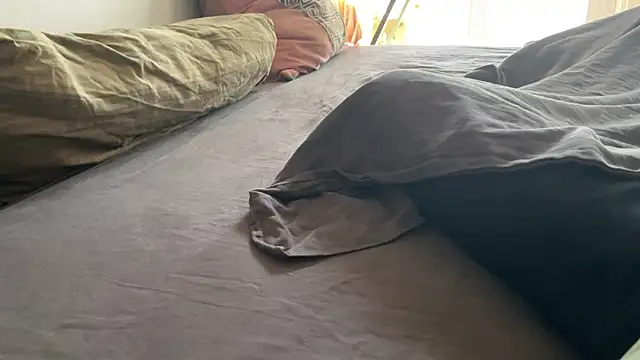 Snapshot of kameray12 chatting on 03/05/25, 08:54 kameray12 online show from 03/05/25, 08:54