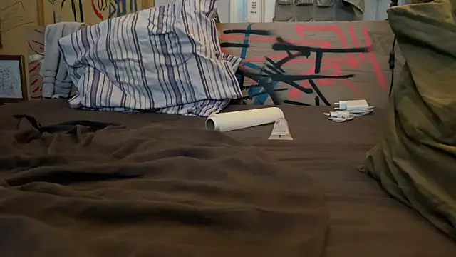 Snapshot of kameray12 chatting on 03/17/25, 01:18 kameray12 online show from 03/17/25, 01:18