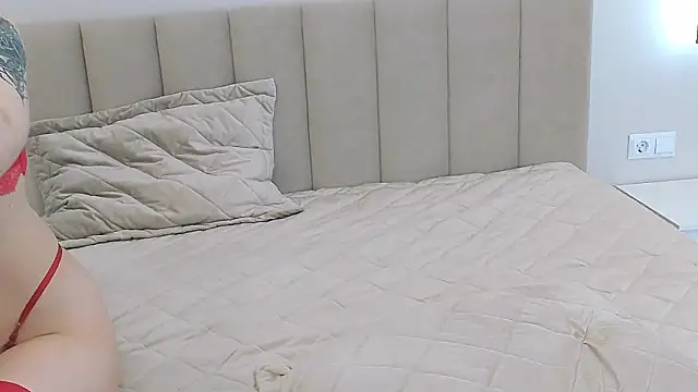 Snapshot of lulu_wolf chatting on 03/17/26, 01:21 lulu wolf online show from 03/17/26, 01:21