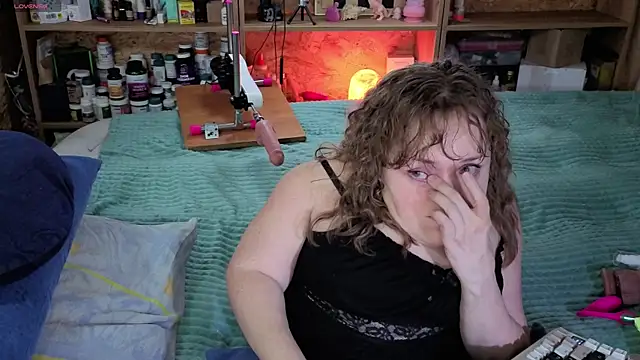 MiniNatalie online show from 11/11/25, 06:35