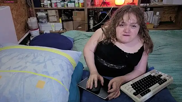 MiniNatalie online show from 11/22/25, 08:57