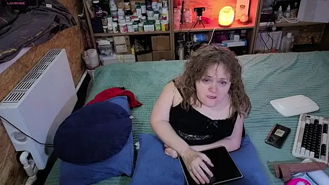 MiniNatalie online show from 11/23/25, 07:19