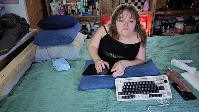 MiniNatalie online show from 11/30/25, 10:41