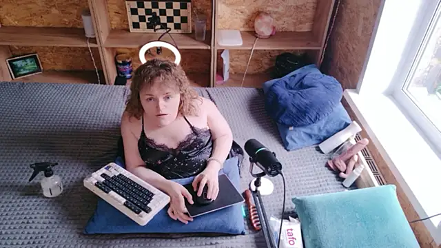 MiniNatalie online show from 05/24/26, 07:57
