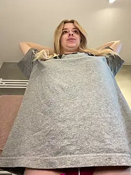 Mia-Minou online show from 01/31/25, 10:52