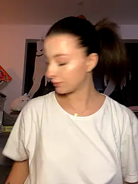 Mia-Minou online show from 10/14/25, 08:42