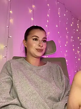 Mia-Minou online show from 10/24/25, 10:33