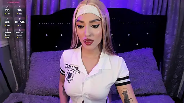 Snapshot of hallsredd chatting on 11/10/25, 10:53 hallsredd online show from 11/10/25, 10:53