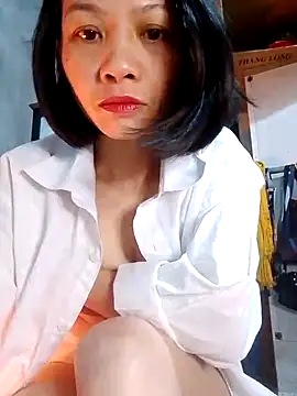 Snapshot of Aninyin22 chatting on 02/06/25, 11:04 Aninyin22 online show from 02/06/25, 11:04