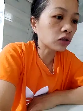 Snapshot of Aninyin22 chatting on 10/20/25, 12:11 Aninyin22 online show from 10/20/25, 12:11