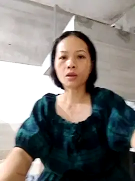 Snapshot of Aninyin22 chatting on 10/27/25, 12:04 Aninyin22 online show from 10/27/25, 12:04