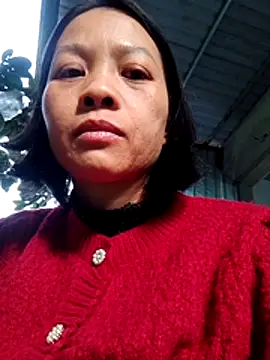 Snapshot of Aninyin22 chatting on 11/22/25, 12:42 Aninyin22 online show from 11/22/25, 12:42