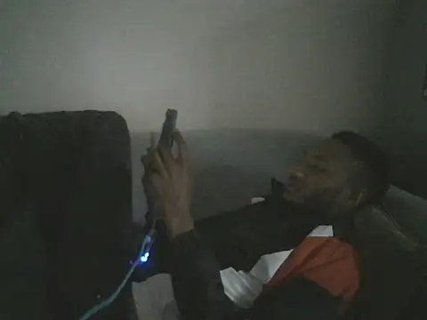 Snapshot of Dawi3 chatting on 10/24/25, 05:04 Dawi3 online show from 10/24/25, 05:04