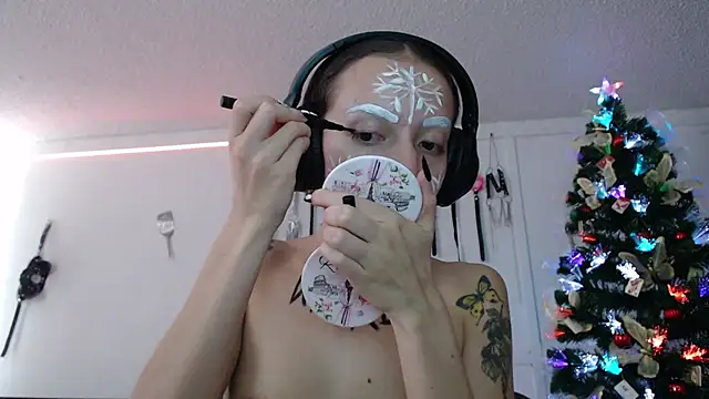 Snapshot of Eloise-brown chatting on 12/08/24, 09:19 Eloise-brown online show from 12/08/24, 09:19