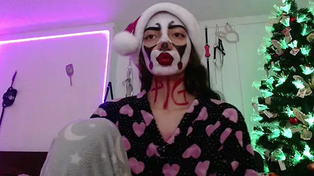 Snapshot of Eloise-brown chatting on 12/19/24, 03:07 Eloise-brown online show from 12/19/24, 03:07