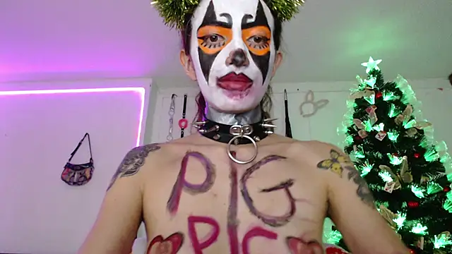 Snapshot of Eloise-brown chatting on 12/24/24, 10:39 Eloise-brown online show from 12/24/24, 10:39