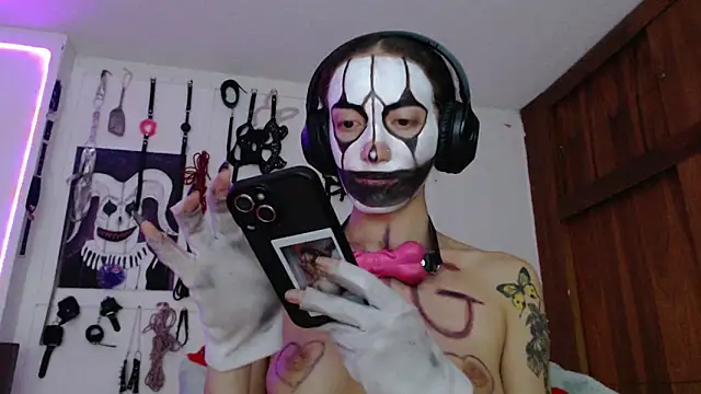 Snapshot of Eloise-brown chatting on 01/04/25, 11:59 Eloise-brown online show from 01/04/25, 11:59