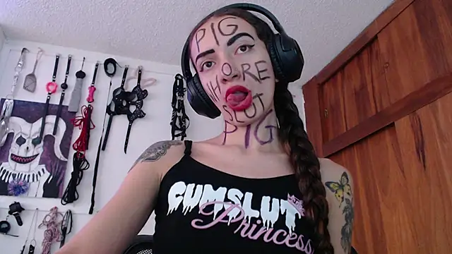 Snapshot of Eloise-brown chatting on 01/07/25, 10:19 Eloise-brown online show from 01/07/25, 10:19