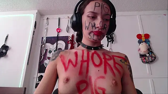 Snapshot of Eloise-brown chatting on 01/14/25, 09:41 Eloise-brown online show from 01/14/25, 09:41