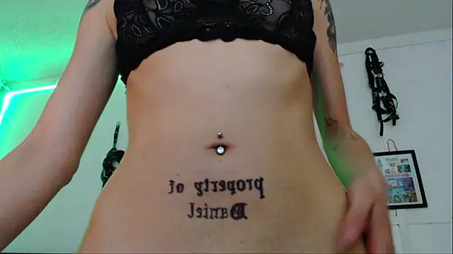 Snapshot of Eloise-brown chatting on 01/17/25, 01:36 Eloise-brown online show from 01/17/25, 01:36