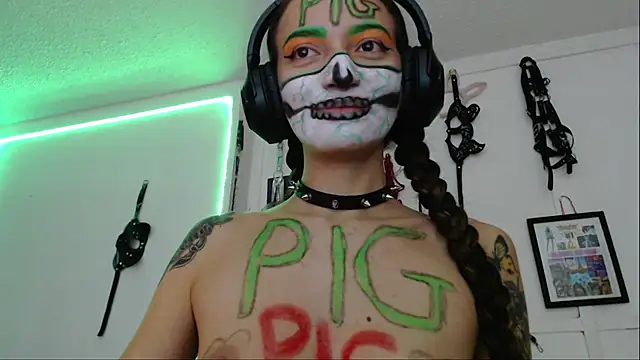 Snapshot of Eloise-brown chatting on 01/20/25, 01:39 Eloise-brown online show from 01/20/25, 01:39