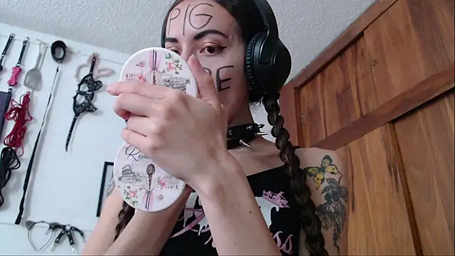 Snapshot of Eloise-brown chatting on 01/20/25, 09:32 Eloise-brown online show from 01/20/25, 09:32