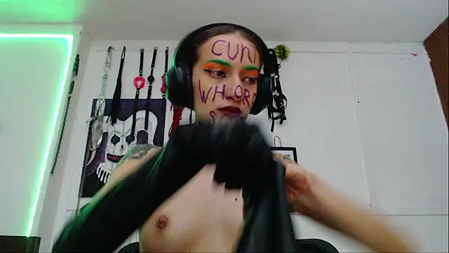 Snapshot of Eloise-brown chatting on 01/27/25, 11:54 Eloise-brown online show from 01/27/25, 11:54