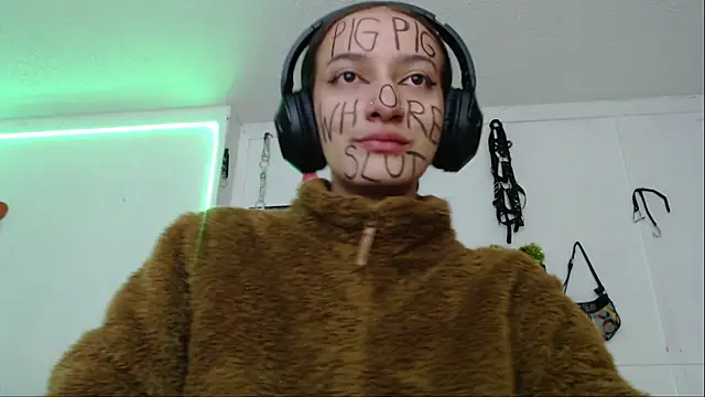 Snapshot of Eloise-brown chatting on 01/30/25, 04:37 Eloise-brown online show from 01/30/25, 04:37