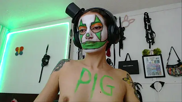 Snapshot of Eloise-brown chatting on 02/01/25, 03:19 Eloise-brown online show from 02/01/25, 03:19