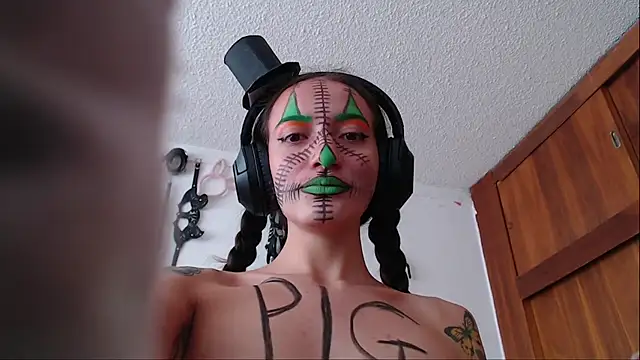 Snapshot of Eloise-brown chatting on 02/01/25, 08:47 Eloise-brown online show from 02/01/25, 08:47