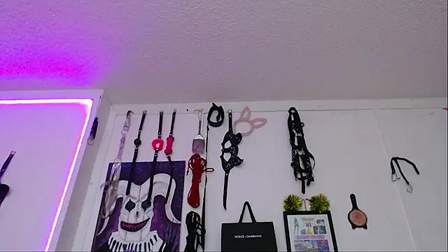 Snapshot of Eloise-brown chatting on 02/15/25, 04:47 Eloise-brown online show from 02/15/25, 04:47