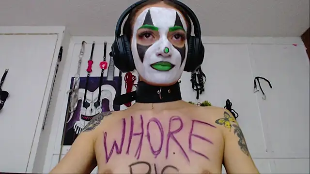 Snapshot of Eloise-brown chatting on 02/25/25, 11:22 Eloise-brown online show from 02/25/25, 11:22