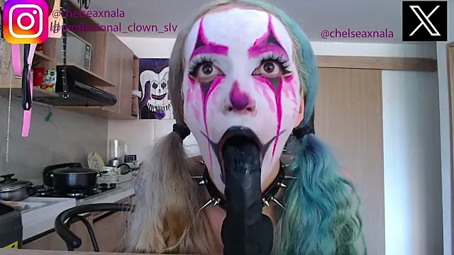 Snapshot of Eloise-brown chatting on 09/13/25, 07:35 Eloise-brown online show from 09/13/25, 07:35