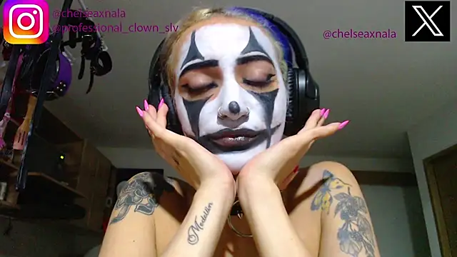 Snapshot of Eloise-brown chatting on 09/22/25, 09:11 Eloise-brown online show from 09/22/25, 09:11